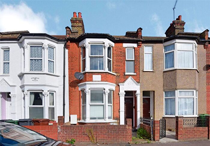 2 Bedroom Flat To Rent In Tavistock Avenue, Walthamstow, London, E17