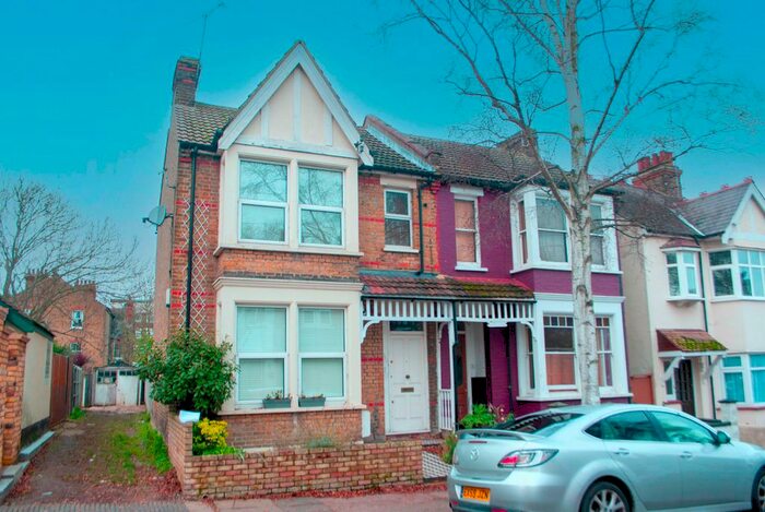 2 Bedroom Flat To Rent In Victoria Drive, Leigh-On-Sea, SS9
