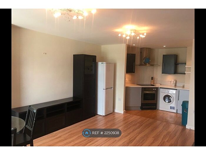 2 Bedroom Flat To Rent In Landmark Place, Cardiff, CF10