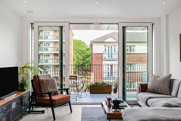 2 Bedroom Apartment For Sale In Sidney Street, London, E1