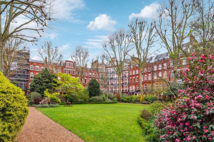2 Bedroom Flat For Sale In Roberts Court, Barkston Gardens, SW5