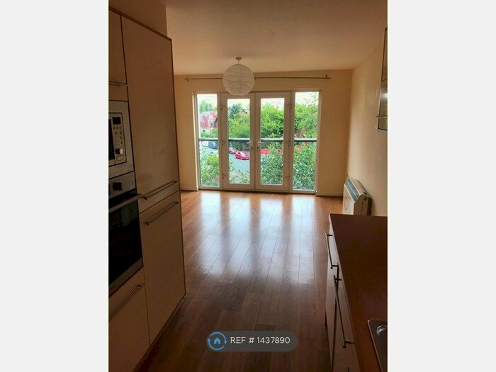 2 Bedroom Flat To Rent In High Lane, Manchester, M21