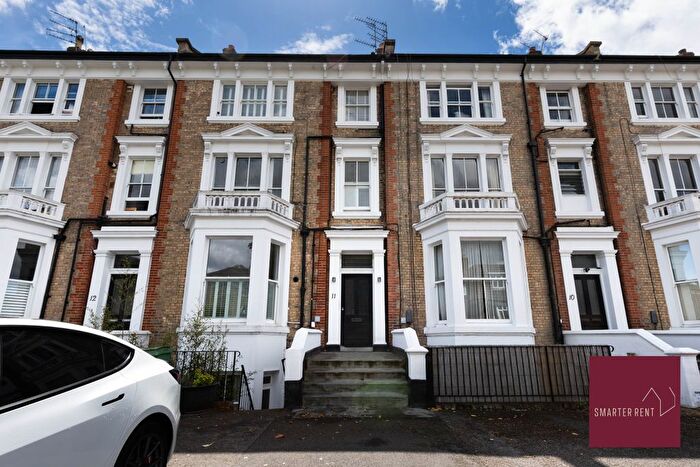 2 Bedroom Flat To Rent In The Barons, Twickenham, TW1