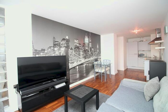 1 Bedroom Flat To Rent In Cedar Court, Radius, Prestwich M25