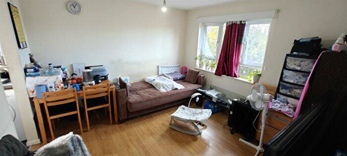 1 Bedroom Flat For Sale In Pentland Close, Edmonton, N9