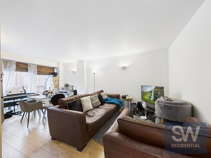 2 Bedroom Apartment For Sale In The Quays, Concordia Street, LS1