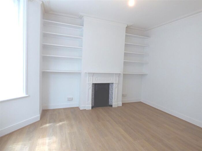 2 Bedroom Flat To Rent In Elmhurst Street, London, SW4