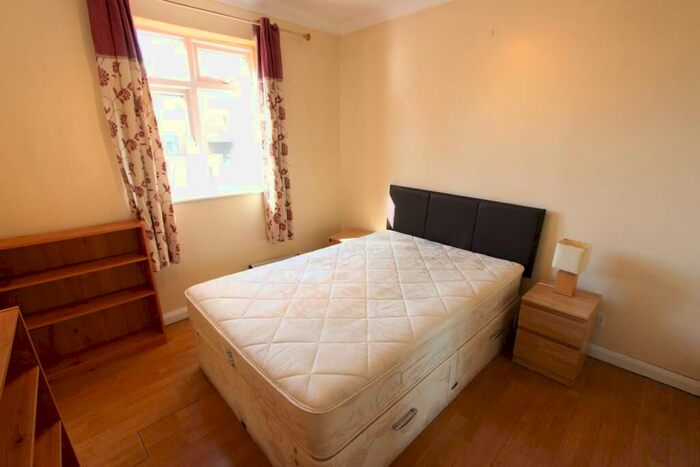 1 Bedroom Apartment To Rent In High Road, London, N20