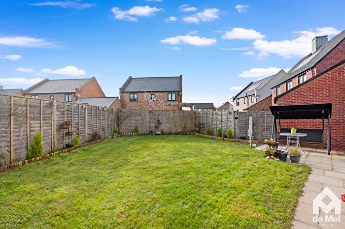 5 Bedroom Detached House For Sale In Sapphire Road, Bishops Cleeve, GL52