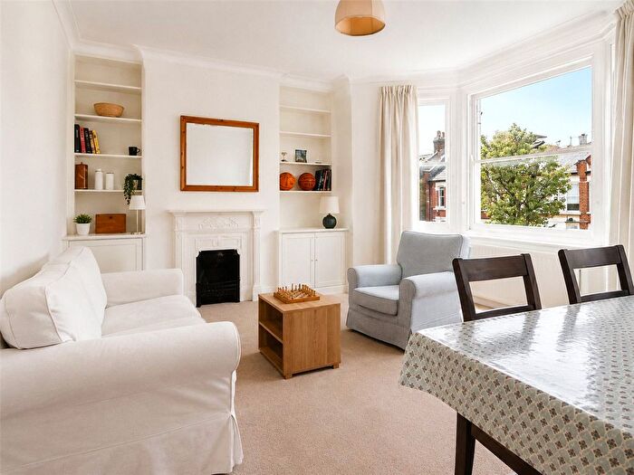 3 Bedroom Flat To Rent In Langthorne Street, London, SW6