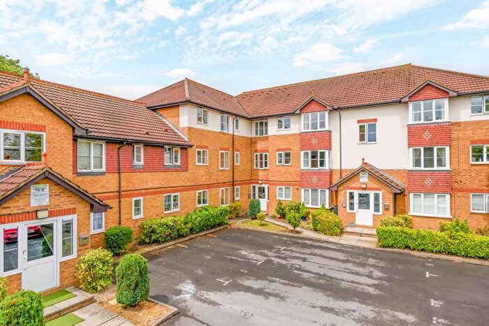 2 Bedroom Flat To Rent In Brighton Road, Addlestone, KT15