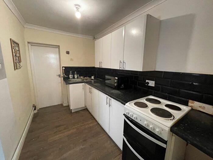 1 Bedroom House To Rent In Sark Road, L13