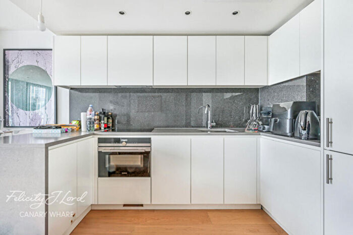 Studio For Sale In Landmark Pinnacle, Marsh Wall, London, E14