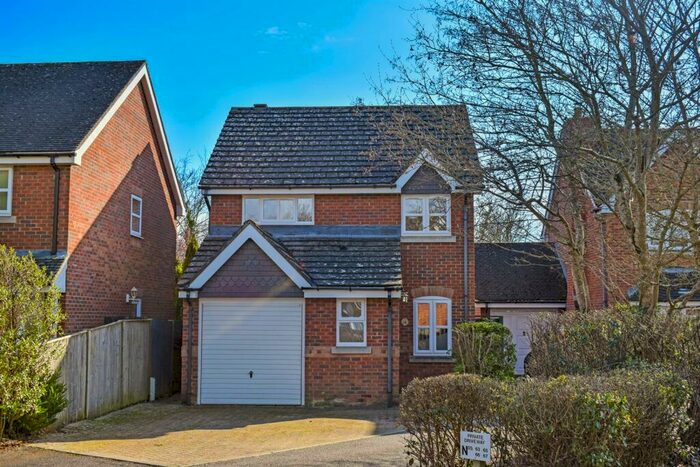 3 Bedroom Detached House To Rent In Vitre Gardens, Lymington, SO41