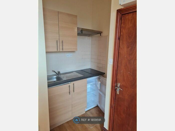 Studio To Rent In Chatsworth Road, London, E5