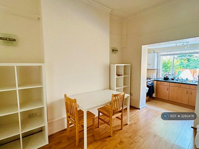 1 Bedroom Flat To Rent In King Henrys Walk, London, N1