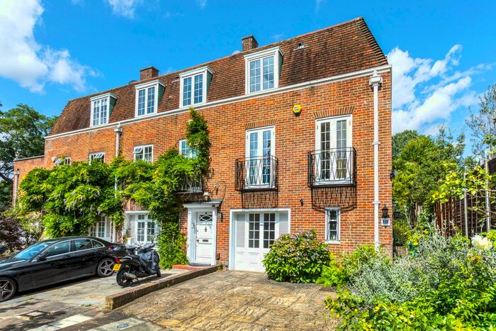 4 Bedroom Town House To Rent In Abbotsbury Close, London, W14