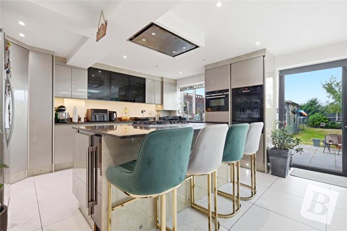 5 Bedroom Semi-Detached House For Sale In Beeches Road, Chelmsford, Essex, CM1
