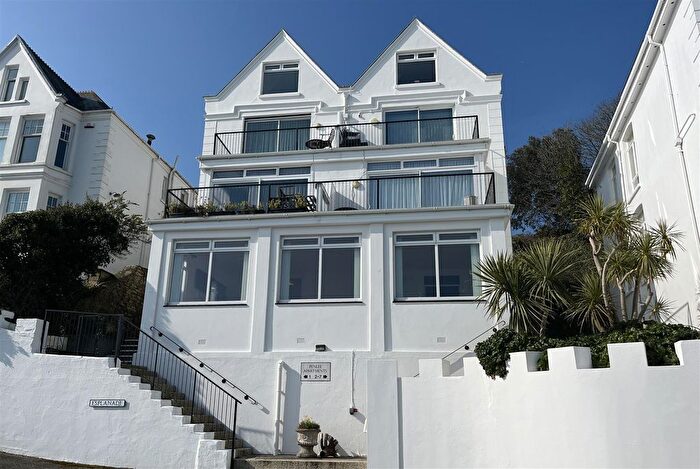 2 Bedroom Flat For Sale In Tower Park, Fowey, PL23