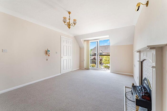 2 Bedroom Flat For Sale In Langdale Gate, Swinbrook Court, OX28