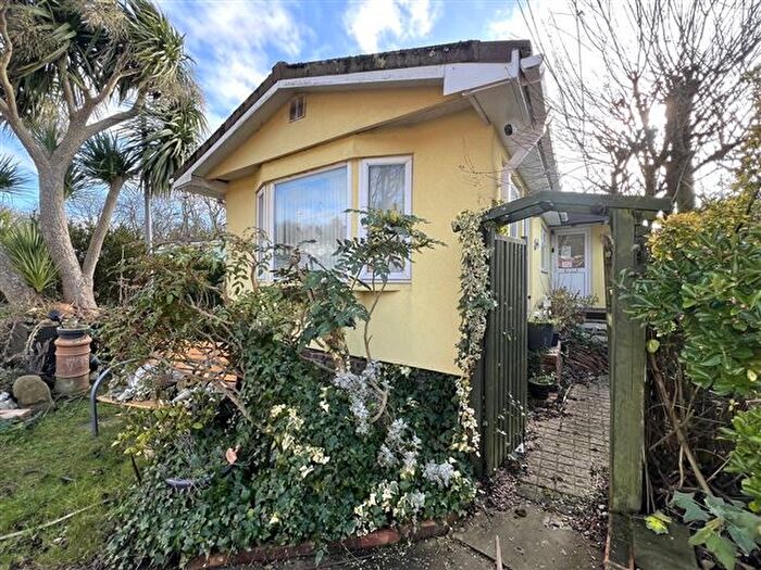 1 Bedroom Park Home For Sale In Cliffdale Gardens, Cosham, Portsmouth, Hampshire, PO6