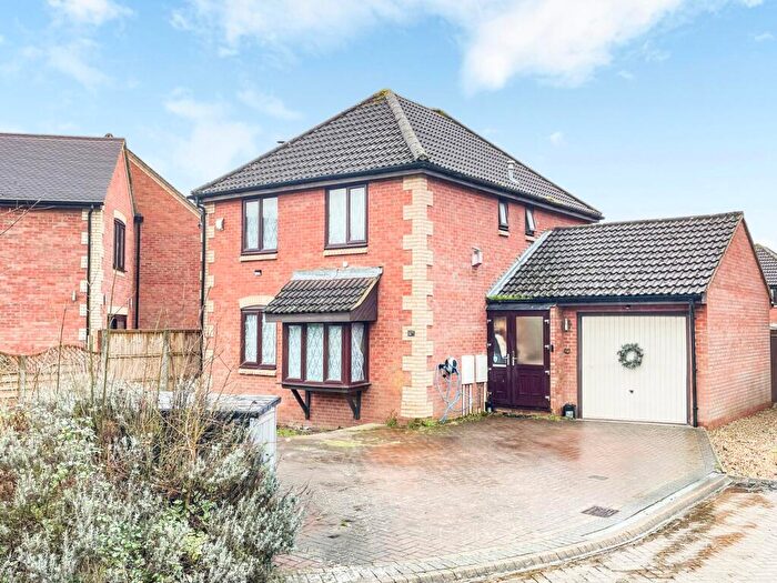 4 Bedroom Detached House For Sale In Wellfield Court, Willen, Milton Keynes, MK15