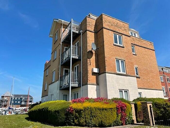2 Bedroom Apartment To Rent In East Cowes, PO32