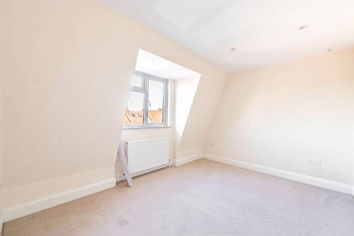 1 Bedroom Flat To Rent In Uxbridge Road, Hatch End, Pinner, HA5