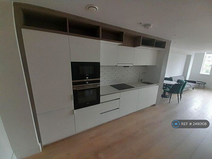 2 Bedroom Flat To Rent In Capella Court, Purley, CR8