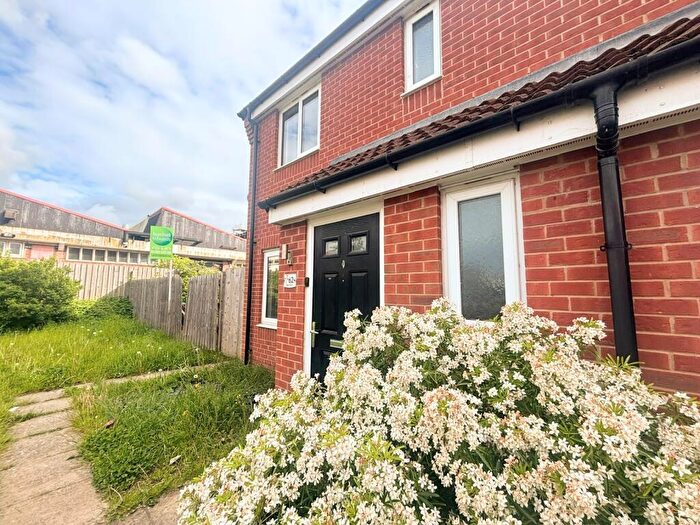 3 Bedroom House To Rent In Upton Drive, Burton-on-trent, DE14