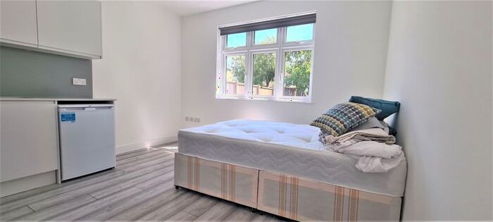 Property To Rent In Boleyn Avenue, Enfield, EN1