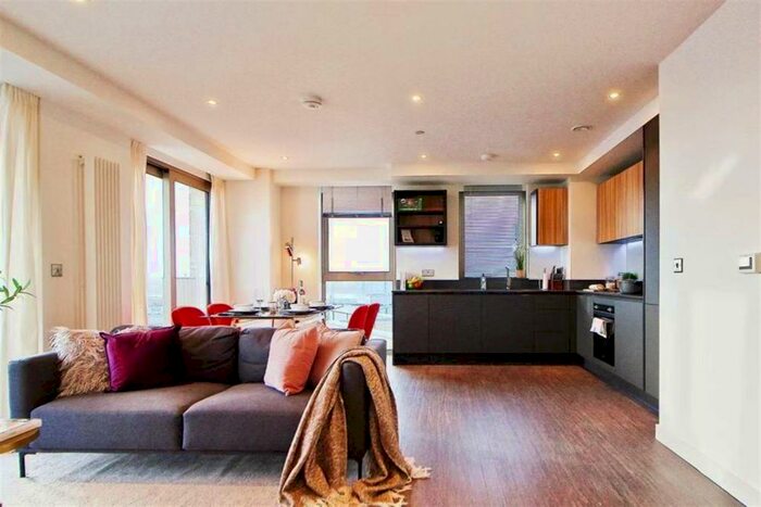 2 Bedroom Apartment To Rent In Western Gateway, Royal Docks, E16