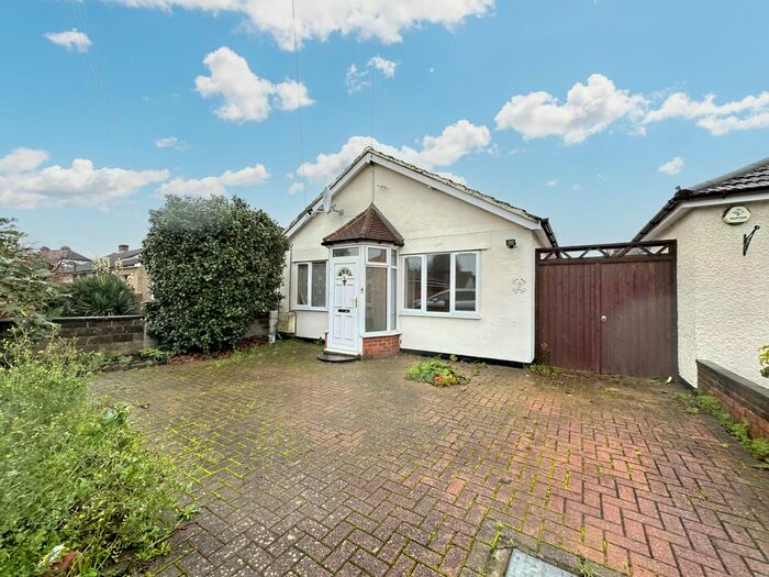 4 Bedroom Bungalow To Rent In Whiteheart Avenue, Uxbridge, Greater London, UB8