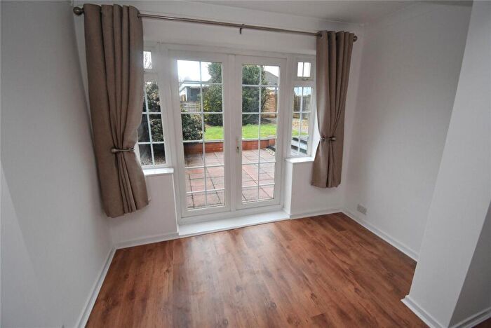 2 Bedroom Bungalow For Sale In Canberra Gardens, Luton, Bedfordshire, LU3