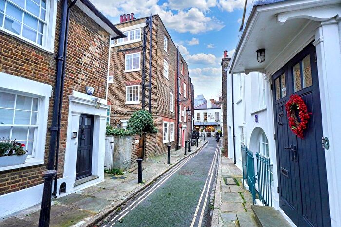 2 Bedroom Property To Rent In Holly Mount, NW3