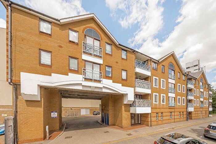 1 Bedroom Flat For Sale In Lady Booth Road, Kingston Upon Thames, KT1