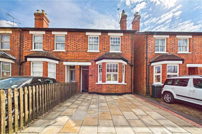 3 Bedroom Semi Detached House For Sale In Reading Road, Pangbourne, Reading, Berkshire, RG8