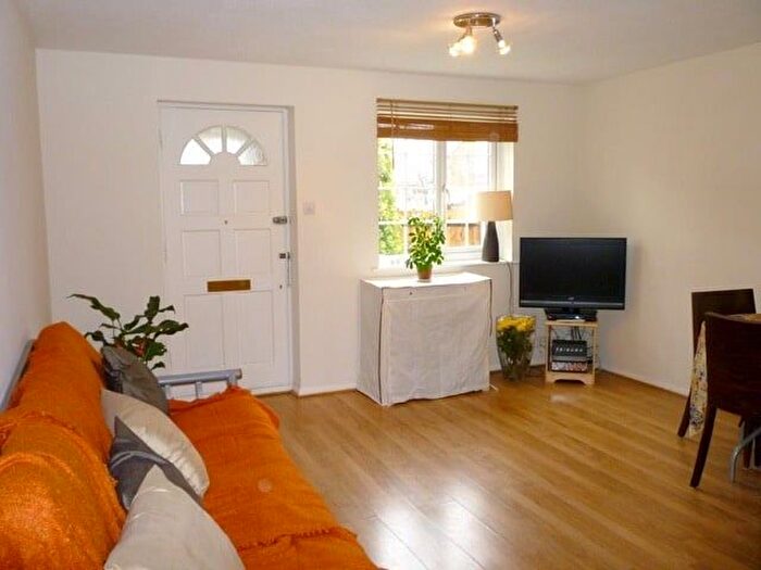 1 Bedroom Maisonette To Rent In College Gardens, London, SW17