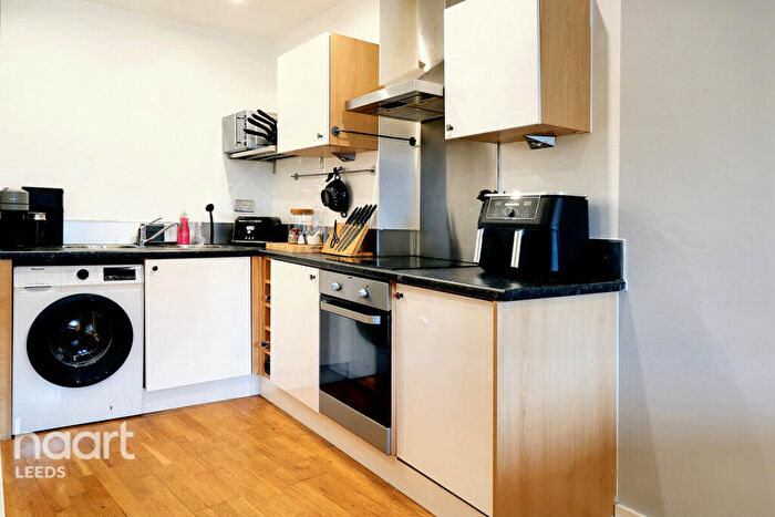 1 Bedroom Apartment For Sale In Gotts Road, Leeds, LS12