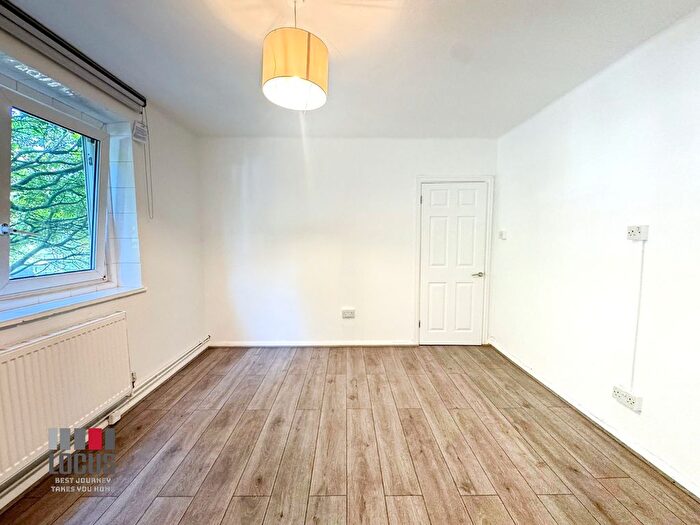 2 Bedroom Flat To Rent In Southwood Court, Wynyatt Street, London, EC1V