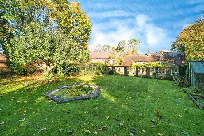 4 Bedroom Detached House For Sale In Cobham Road, Fetcham, Leatherhead, Surrey, KT22