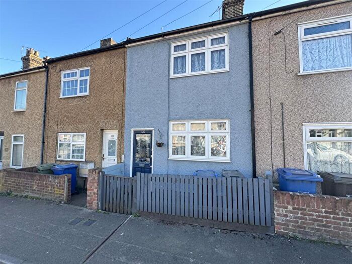 2 Bedroom Terraced House For Sale In William Street, Grays, RM17