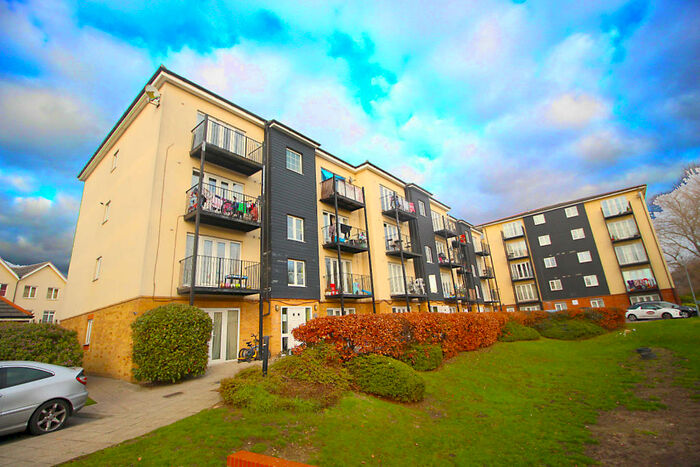 2 Bedroom Flat To Rent In Blackthorn Road, Ilford, IG1