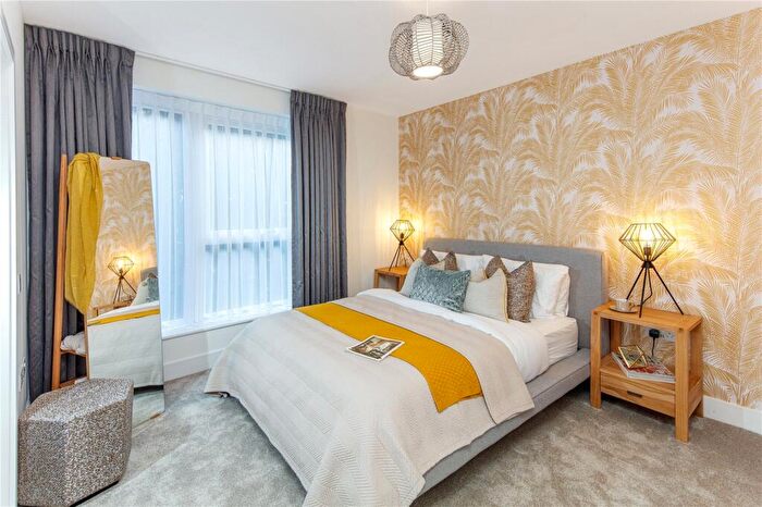 3 Bedroom Terraced House For Sale In Ballast Road, Erith, DA8