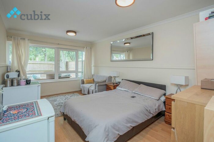 3 Bedroom Flat To Rent In Potier Street, London, SE1