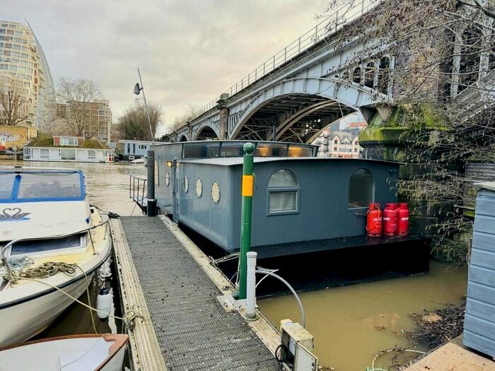 1 Bedroom Property To Rent In Lower Teddington Road, Surrey, KT1