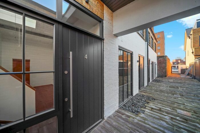 1 Bedroom Mews To Rent In Printers Mews, Teddington, TW11