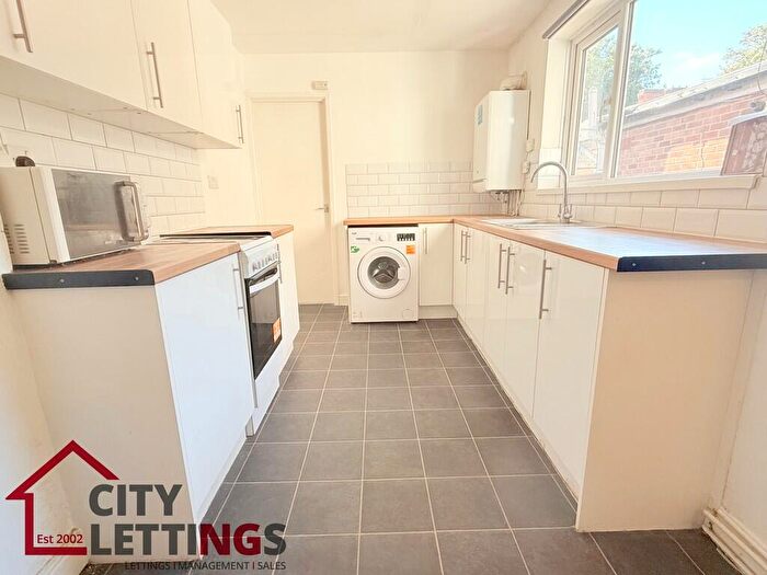 3 Bedroom Flat To Rent In Ilkeston Road, Lenton, NG7