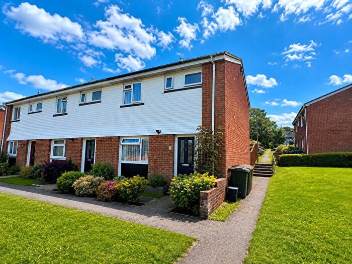 3 Bedroom End Terrace House For Sale In Barnwood Road, Guildford, Surrey, GU2