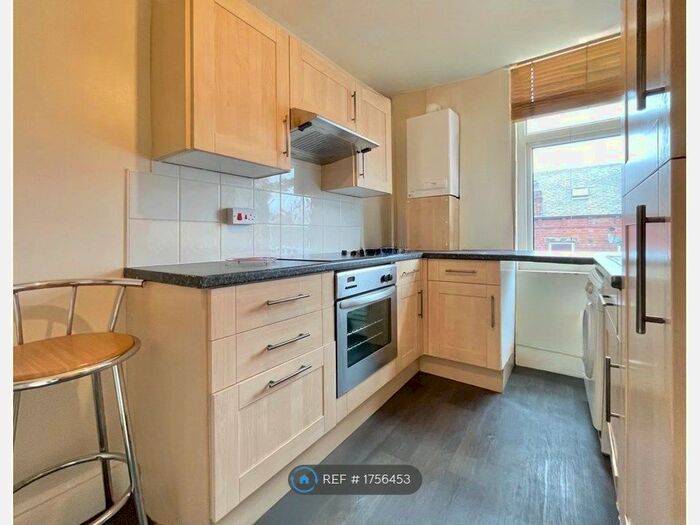 1 Bedroom Flat To Rent In Aston Street, Leeds, LS13